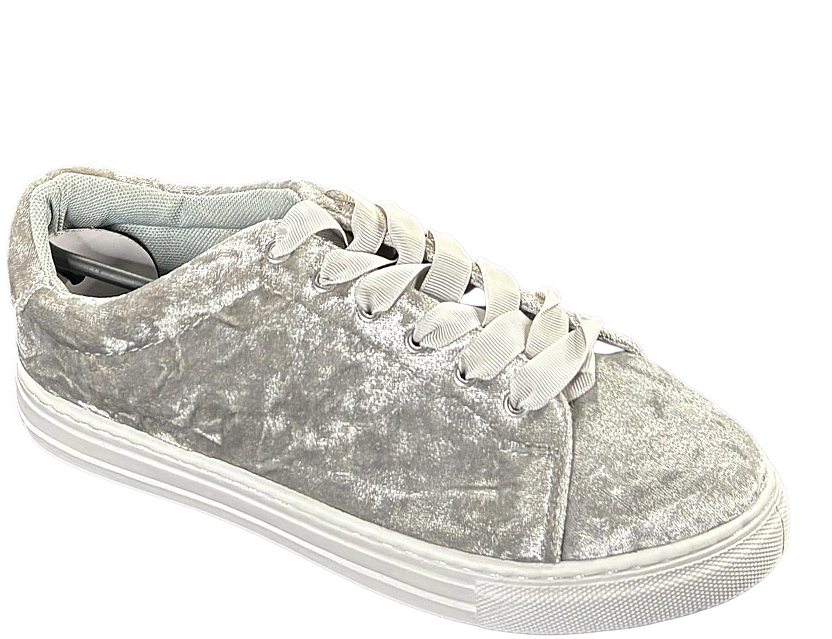 Qupid Reba-161C Women’s Velvet Lace-Up Fashion Sneakers