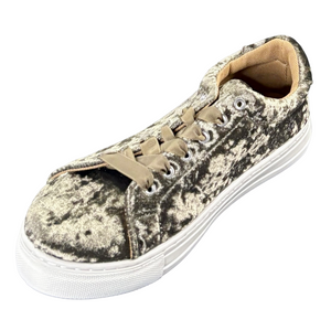 Qupid Reba-161C Women’s Velvet Lace-Up Fashion Sneakers